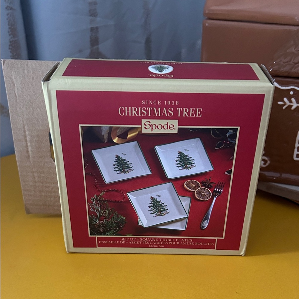 Spode Christmas Tree Square Plates Set
